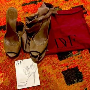 Diane von Furstenberg satin tie up suede shoe sz 8.5